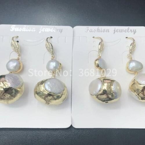 In the fashion of fashion, the pearl earrings are popular in Europe and America