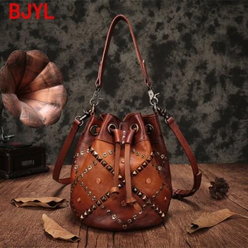 2020 New Style Rivet Leather Handbags Women Bag Retro Casual Leather Small Bucket Bag Female Shoulder Messenger Bags Tide Soft