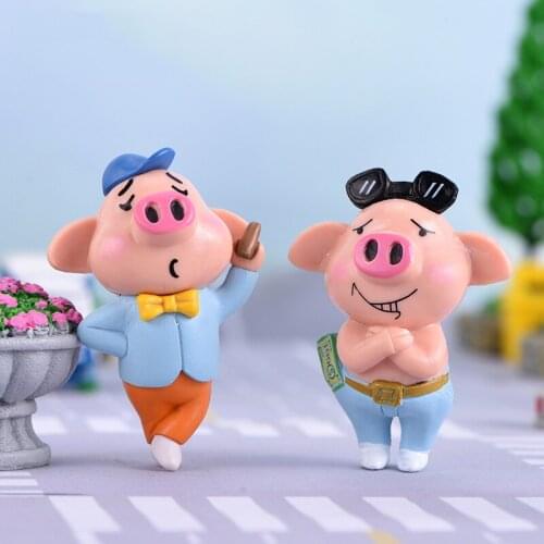 2PCS Cool Boss Pig Model Cartoon Animal Figurine Dollhouse Cake Bonsai Home Decor Miniature Fairy Garden Decoration Accessories