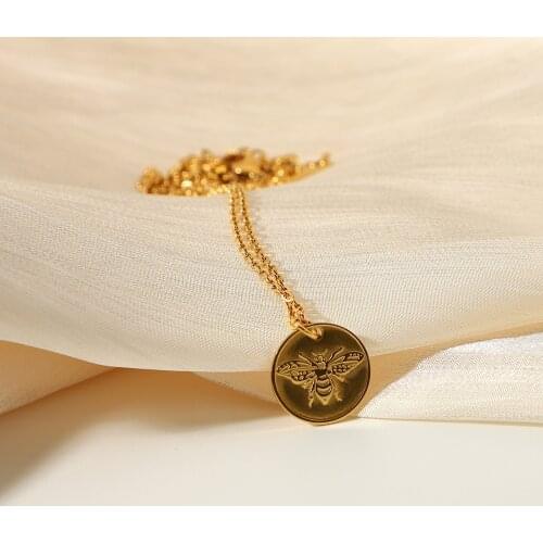 18k pvd Gold Plated Stainless Steel Bee Pendant Necklace Clavicle Chain Elegant Round Charm Gold Stainless Steel Necklace