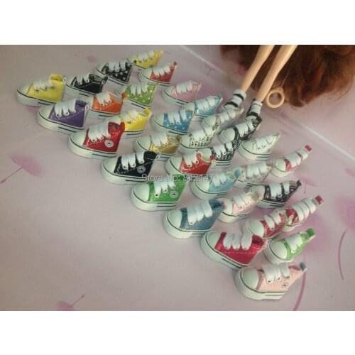 10 pairs/bag Length is 3.8cm ( suitable for blyth,Pullip dolls ,1/6 dolls etc)Random delivery