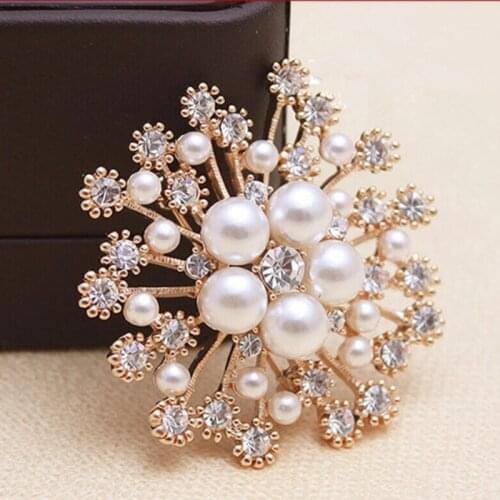 Shining Crystal Snowflake Brooch Womens Alloy Rhinestones Scarf Buckle Collar Pins Brooch Clip Badg Gifts for Women
