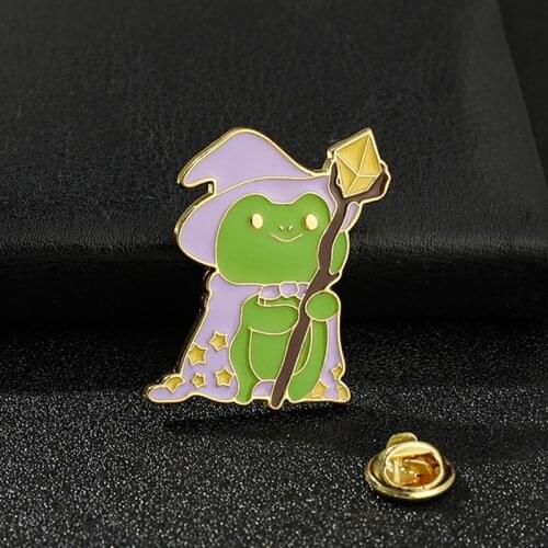 Funny Frog Wizard Hat Queen Metal Brooch Enamel Cartoon Animal Pin BadgeTo For Children Friends Holiday Party Gifts Accessories