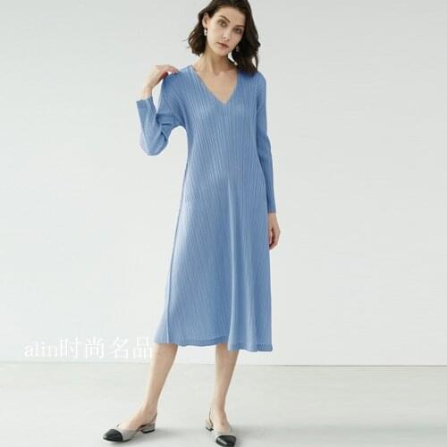 Issey miyake pleated dress for women 2021 summer long v-neck temperament base skirt high-end casual elegant slim fold skirt