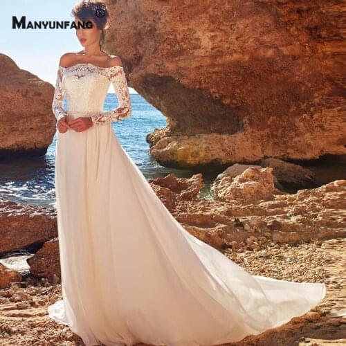 2021 New Arrival Off the Shoulder Embroidery Appliques Tulle Court Train Wedding Dress Elegant Boat Neck Button Bridal Ball Gown