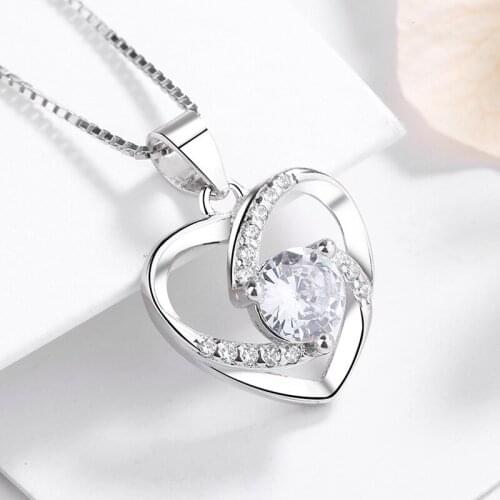 Xuanpai Korean Fashion Jewelry Heart Necklace Valentines Day Necklace Love Pendant Romantic Collarbone Chain Wholesale Charme