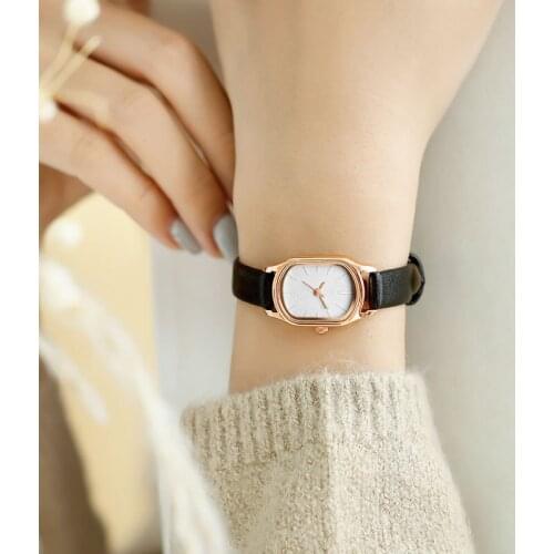 Womens Fashion Black Small Watches Vintage Leather Ladies Wrist Watches Simple Oval Dial Dress Retro Female Quartz Wristwatches