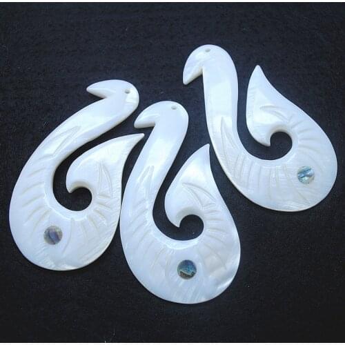 1pc new Mens Jewelry Primitive tribes New Zealand Maori Pendant Yak shell beads Hook Choker Hawaii Necklace 77x40mm white shell