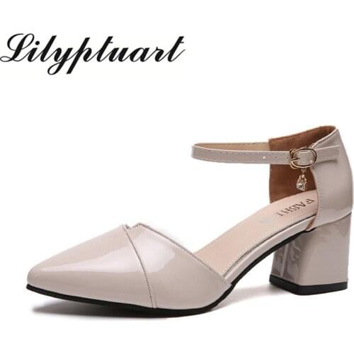 Joker high-heeled shoes for women in the workplace, with thick heels and pointed shoes, portable womens shoes with one pedal