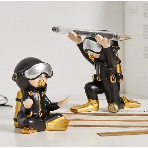 Astronaut Pen Holder resin sculpture creative Nordic home decoration childrens bedroom decoration living room decoration