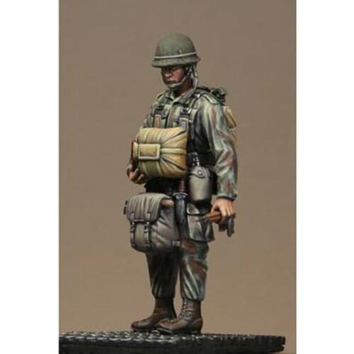 1:24 Resin Figure Model Soldier with 2-heads Military Theme R122