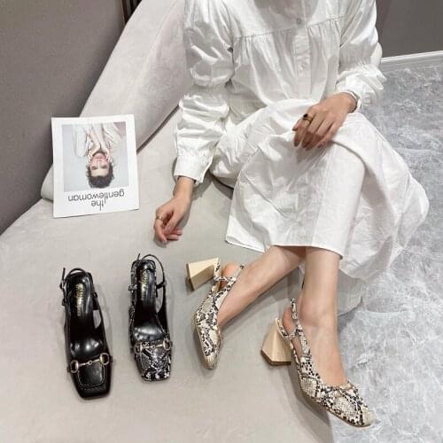 2021 new retro French horsebit buckle all-match toe sandals womens high-heeled soft bottom square toe thick heel single shoes