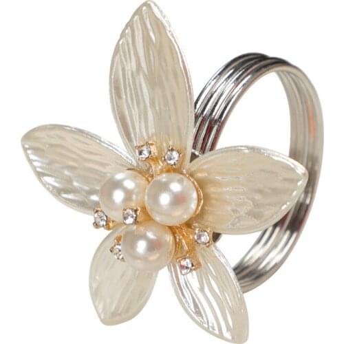 1Pc Alloy Napkin Buckle Elegant Flower Simulation Pearl Creative Dining Table Round Hotel Home Table Decoration Napkin Rings