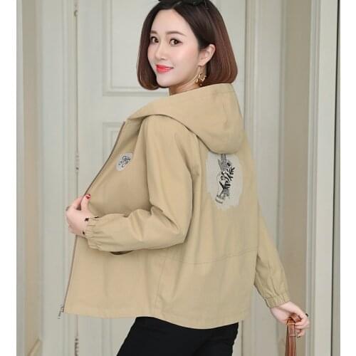 2021 New Autumn Womens Jacket Long Sleeve Hooded Famale Windbreaker Causal Short Coat Zipper Lightweight Jacket Outerwear