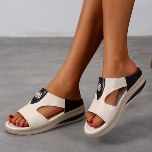 2021 NEW Womens Fashion Pearl Slippers Genuine Leather Summer Shoes Woman Female Slides Solid Women Flip Flops Outside Shoe W2