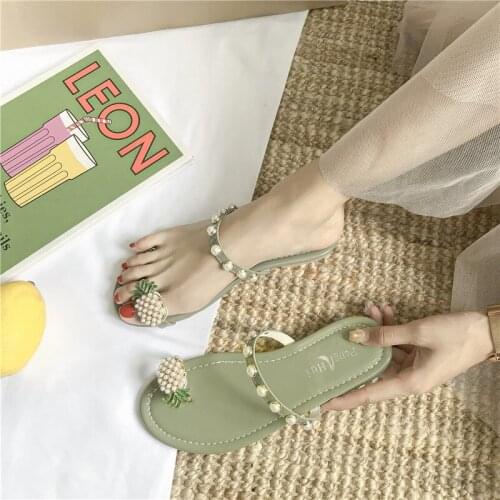 2020 new summer slippers womens fashion versatile Korean pearl pineapple cool slippers womens flat Heel Toe Flat slippers