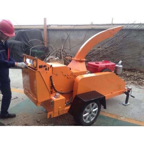 Convenient mobile wood chipper with diesel engine wood chipping machine for sale EXW