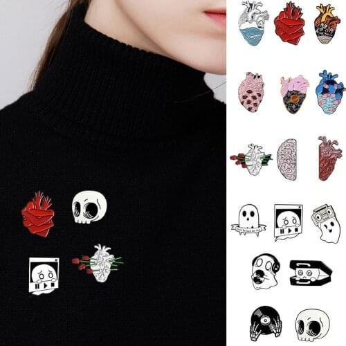 Personalized Shape Heart Brooch Hundred Matching Badges Cartoon Heart Brooch Series Explosive Jewelry Brooch Souvenir Brooch