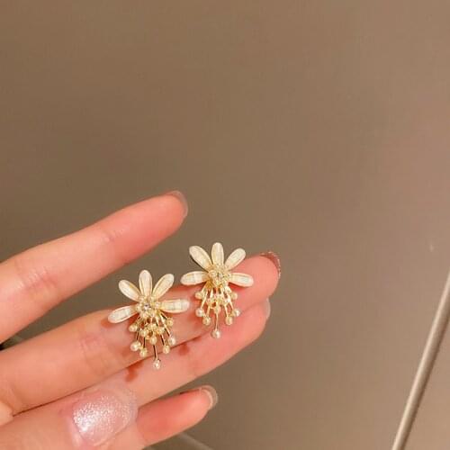 New Simple ladies fireworks shape pearl student Earrings Korean fashion women jewelry sexy party Crystal Stud Earrings