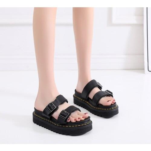 Womens Slippers 2021 New Summer Square Buckle Flat Cool Slippers Fashion Thick Bottom Girls Shoes Open-toed Beach Ladies Shoes
