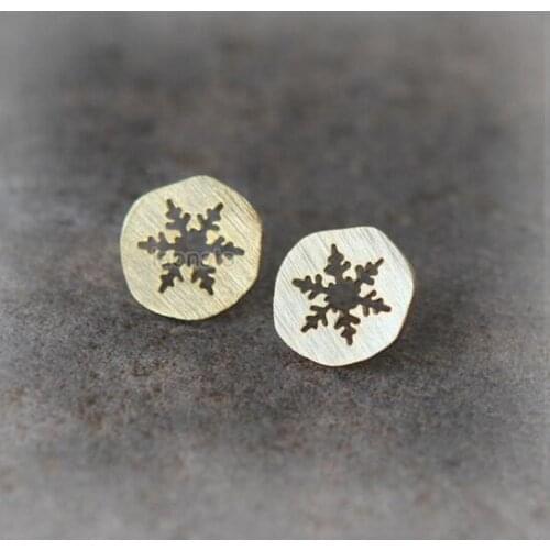 New Elegant Fashion Snowflake Round Cut Out Stud Earring Woman Jewelry Birthday Gift