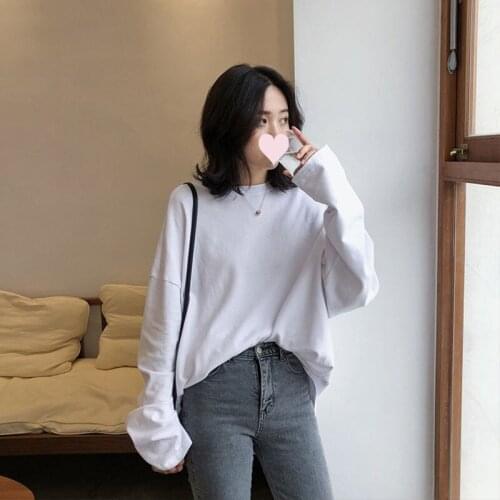 Long sleeve T-shirt womens 2021 spring and autumn white bottomed shirt Korean lazy style loose and versatile solid color top