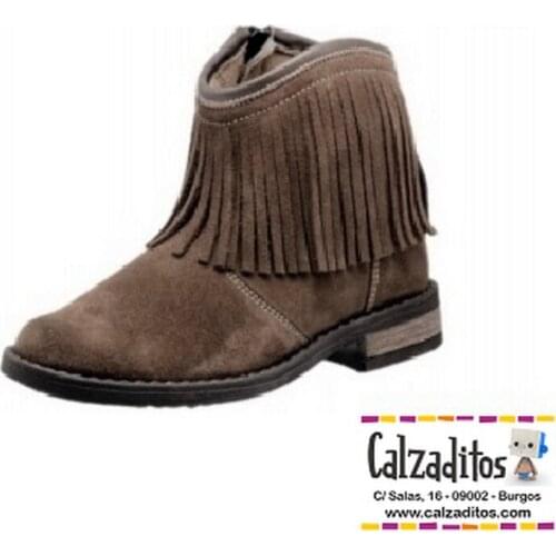 Girls or womans leather ankle boots with fringed castoro color