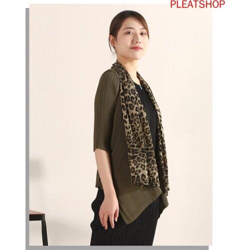 Tops Large Size Cardigan Miyake Pleated Leopord Pattern Scarf Collar Autumn Clothing Coat Shoulder Width Slimming Tops Women 's