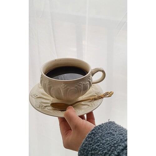 Light luxury berry coffee cup set European style retro relief ceramic cup with spoon afternoon tea set