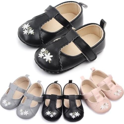 Newborn Autumn Baby Girl Leather Crib Shoes Floral Embroidery Design Sneakers Soft Soled First Walkers