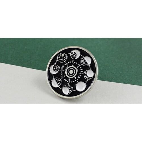 Full Quarter Moon Process Natural Phenomena Brooch For Women Reunion Jewellery Backpack Knapsack Cardigan Loose Coat Pins