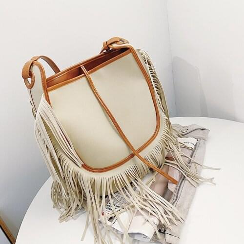 Large Capacity Female Bag 2021 New Fashion Personality Beige Tassel Bag Messenger Bag Shoulder Bucket Bags Womens Handbags