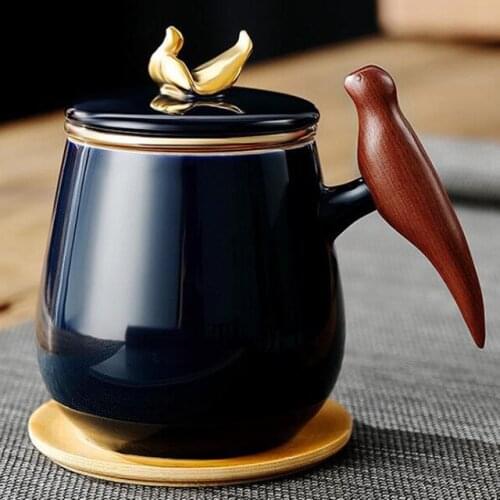 Ceramic Creative Bird Coffee Mug With Wooden Handle Milk Mugs Large Lid Self Stirring Tea Cups European Creative Mugs