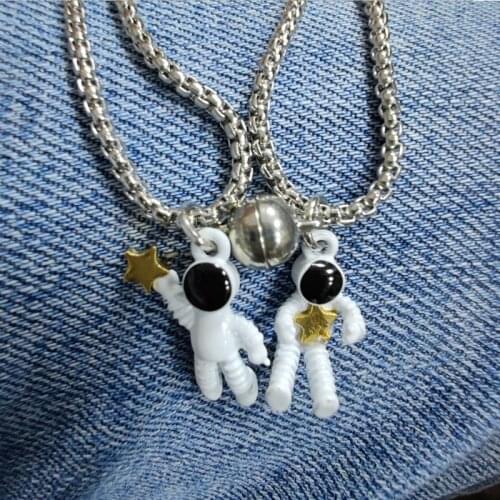 2Pcs Fashion Lovers Matching Magnetic Spaceman Pendant Necklace For Women Couple Gift Astronaut Choker Girlfriend Collar Jewelry