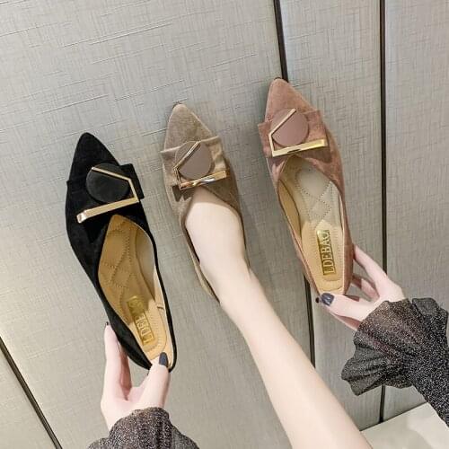 2020 Womens Flat Shoes Metal decoration Breathable Pointed Shoes Moccasin Mixed Color Women Soft Shoe elegant Zapatos De U25-52