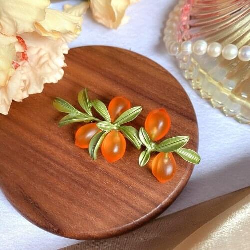 Literature and art RETRO garden plant forest Orange Glass Brooch berry simple ins small group exquisite temperament pin