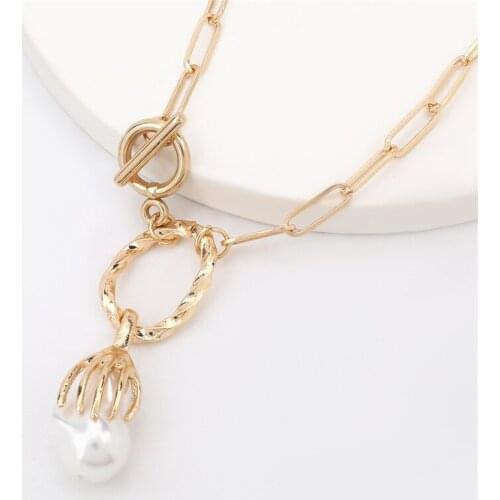 Irregular Palm Pearl Pendant Pendant Necklaces for Women Chunky Chain Circles Baroque Pearl Necklaces Elegant