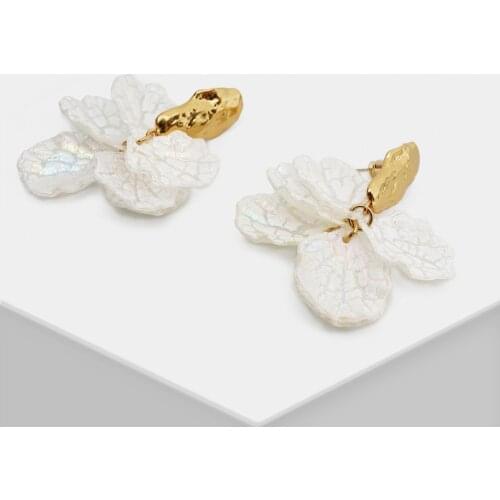 White Irregular long shells Flower Shape Dangle Earrings for Women Eaggerated earrings Jewelry