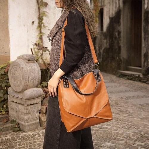 New Cowhide Shoulder Bag Large Capacity Simple Stitching Womens Bag Fashion Trend Portable Messenger Bag Brown Black Car Bags