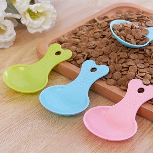 1Pcs Plastic Pet Food Spoon Dog Cat Food Shovel Pet Feeder Feeding Supplies Pink Green Blue Optional