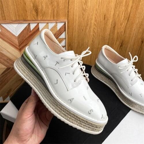 Casual Shoes Spring Women Pumps Patent Leather Letter Embroidery Lace-Up Platform Shoes Women British Retro Unisex Woven Shoes
