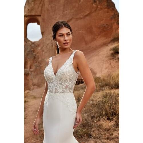 2021 Fashion Wedding Dresses V Neck Lace Appliques Mermaid Bridal Gowns Custom Made Open Back Sweep Train Wedding Dress