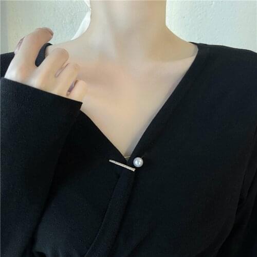 Fixed Low Neckline Pearl Brooches Close Waist Cute Pins Jewelry