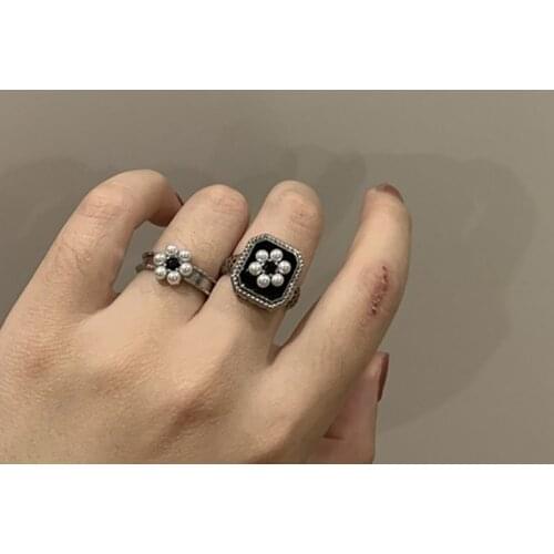 Vintage Pearl Black Flower Adjustable Ring For Women Metal Fashion Charm Elegant Creative Minimalist Rings Jewelry Gifts New