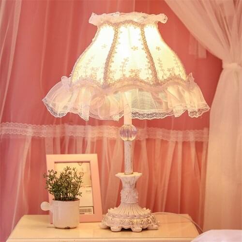 European Pink Lace Table Lamps Girl Childrens Room Princess Fabric Desk Lights Wedding Room Lamp Bedroom Bedside Deco Lighting