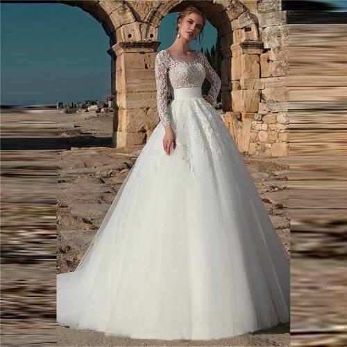 Vintage Long Sleeves Lace Appliques Wedding Dresses Soft Tulle Buttons Back Women Bridal Gowns Spring Robe De Mariee For Ladies