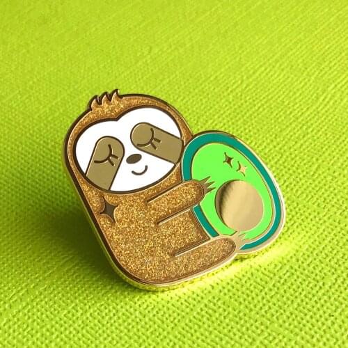 Shiny Sloth Hold Avocado Hard Enamel Pin Kawaii Cartoon Animal Fruit Badge Fashion Funny Lapel Backpack Pins Decor Unique Gift