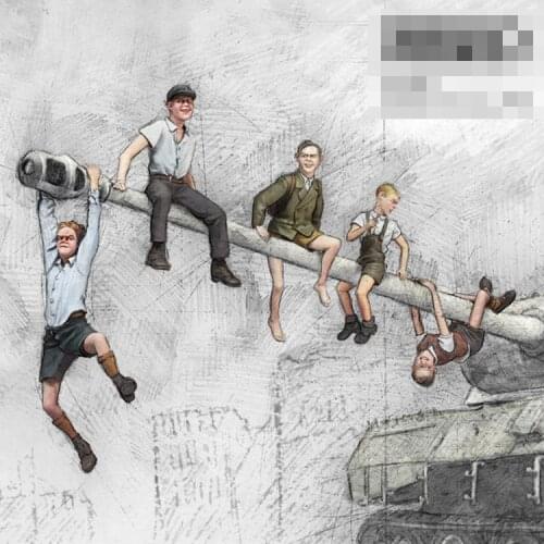 1/35 Resin Model figure GK Soldier, Children of war 1945, Playing, Military theme WWII, Unassembled and unpainted kit