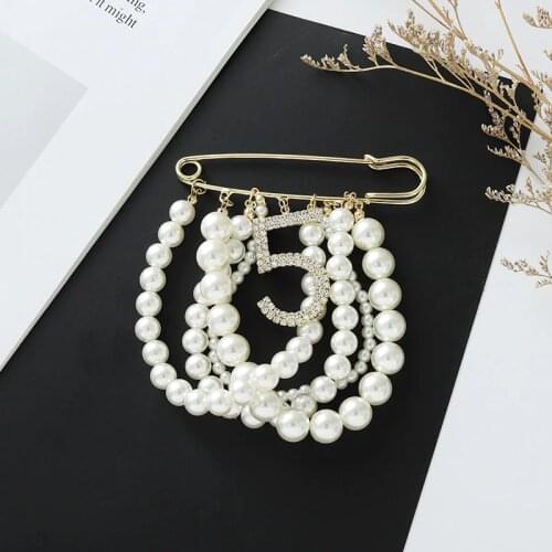 Brand Design Number 5 Brooch Gold Color Plated Crystal Rhinestones Imitation Pearls Safety Pin Luxury Wedding Party Jewelry