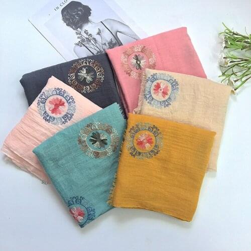 2017 Fashion Women Floral Embroidery Pattern Fringe Scarf Vintage Flower Cotton Viscose Scarf Shawls Wrap 12 Colors 10pcs/Lot